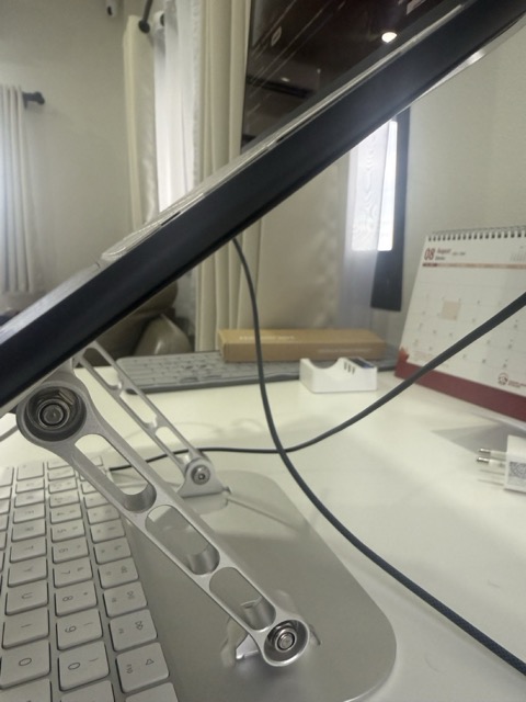 apple macbook air m3 side